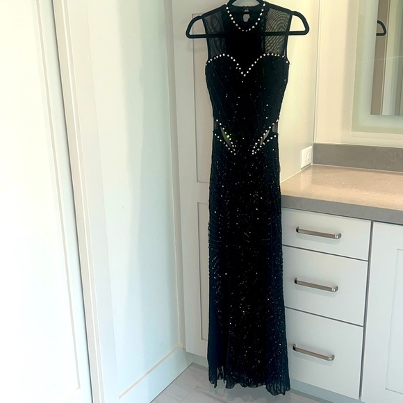 Gorgeous, sexy, beaded & sequin full length dress with stretch.FANTASTIC DEAL!!! - Picture 2 of 5